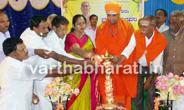 ಜಗತ್ತಿನ ಎಲ್ಲಾ ಸಮಸ್ಯೆಗಳಿಗೆ ಪರಿಹಾರ ಬಸವ ಚಿಂತನೆಯಲ್ಲಿದೆ: ಚಟ್ನಳ್ಳಿ ಮಹೇಶ್